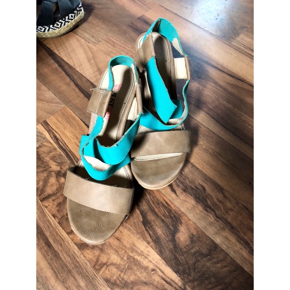 Just Fab Turquoise and Tan Wedge Heels - Picture 1 of 2